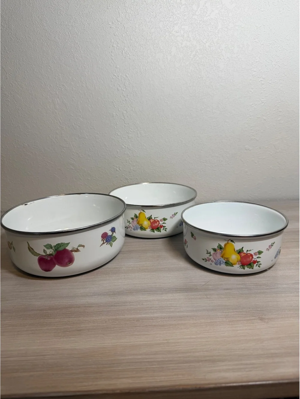 Set of 3 Vintage White Enamelware Nesting Bowls with Fruit Design 1970s